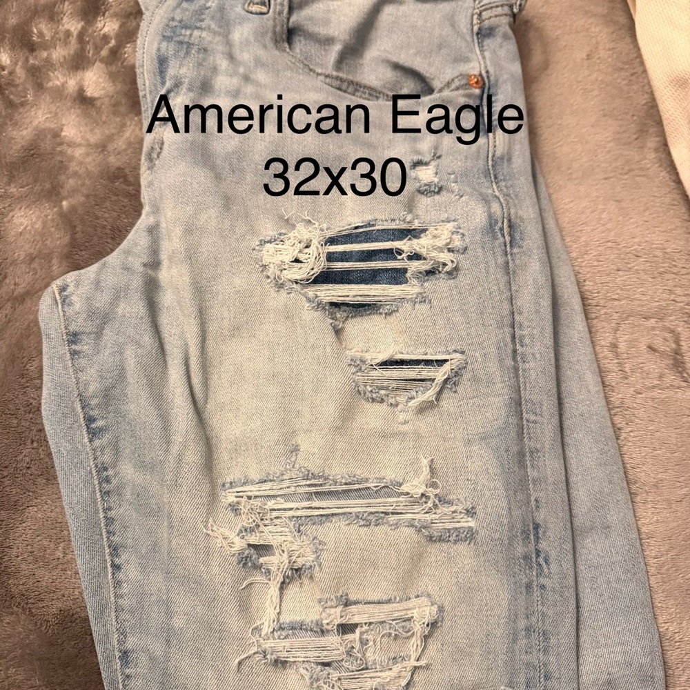 American Eagle Outfitters Light Blue Distressed Men’s Jeans